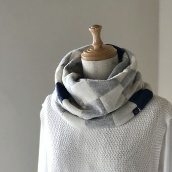 純カシミヤふんわり -ICHIMATSU- スヌード 白ネイビー系市松柄・裏薄グレー無地