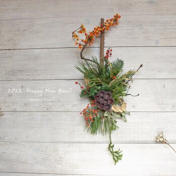 【お正月】ツルウメモドキとハスの実のしめ飾り　　ドライフラワーリース　しめ縄　しめ飾りの画像