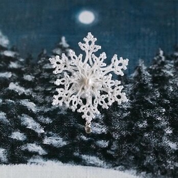 雪の結晶のピンブローチの画像