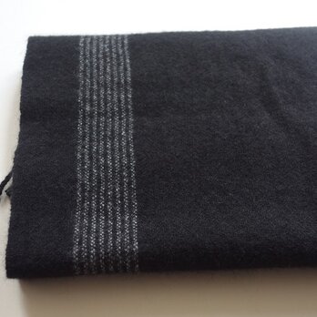 手織りカシミアマフラー・・黒にシマの画像