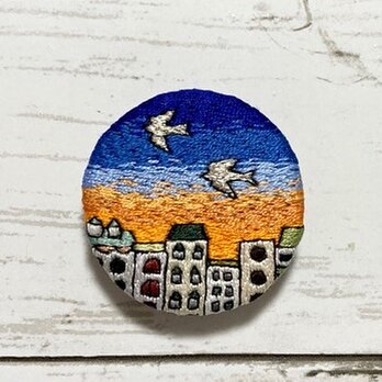 手刺繍オリジナルブローチ＊とある街の夕景の画像