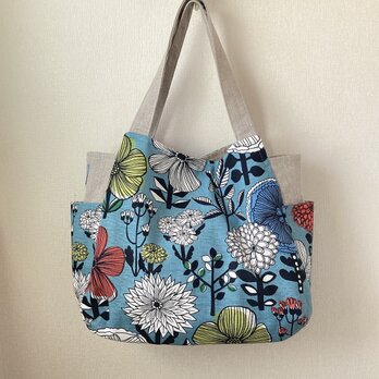 リネンのサイドポケットチューリップバッグ（北欧調大きな花）の画像