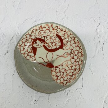 京焼　猫の小皿　赤絵　桜と猫の画像