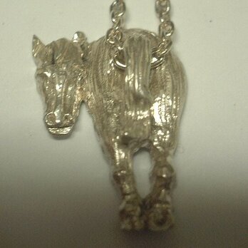 馬ペンダント　チェーン付
