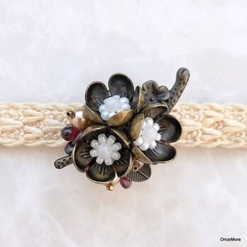 梅の花の帯留め小枝Ver.（白）