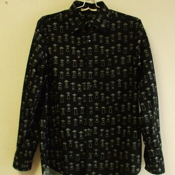 【セール品】UFO柄プリント メンズ台衿付き長袖シャツ Lサイズ 綿100％ 黒の画像