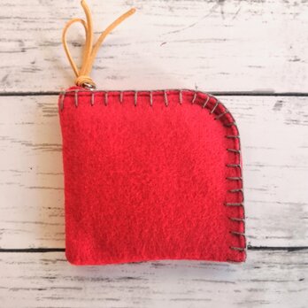 手刺繍のフェルトミニ財布　ファスナータイプ　インナーコインポケット付　赤の画像