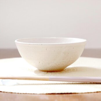 赤陶土と白マット釉の飯碗の画像