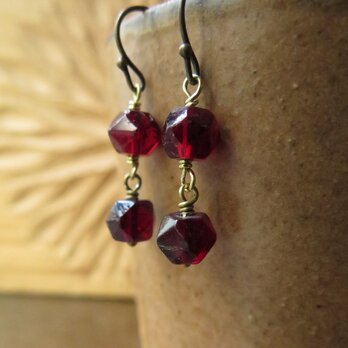 アンティーク　nico　イングリッシュカット　赤　×　２　ピアス＆イヤリング　百世 momotose（西）