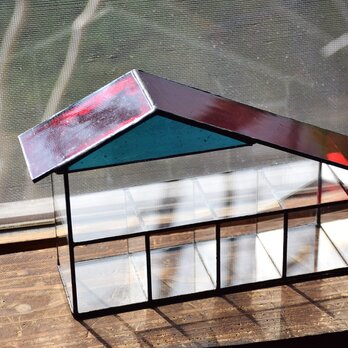 ステンドグラスのおうち（赤い屋根）の画像