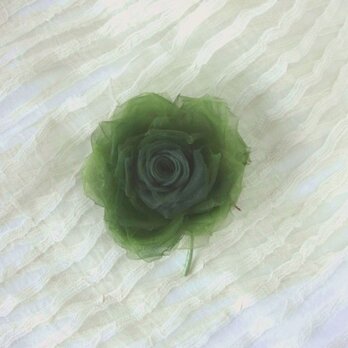 深いグリーンの巻き薔薇 * シルクオーガンジー製 *コサージュの画像