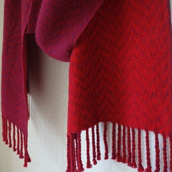 手織りカシミアマフラー・・赤と赤紫のジグザグの画像