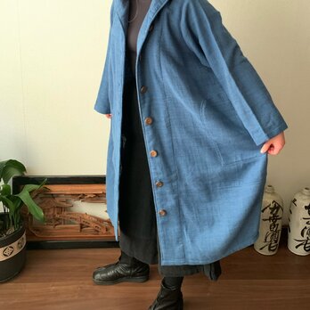 フード風襟の手織り綿バルーンコート　秋冬に嵐山のお店で一番人気で裾切り替えもキュートなコート　空色絣の画像