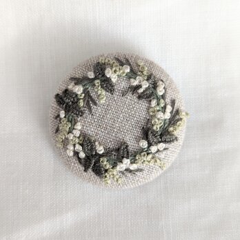 〈受注製作〉新作　刺繍ブローチ　leaf wreathの画像