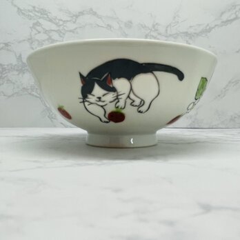 京焼　飯碗　小　ワイルドストロベリーと猫の画像