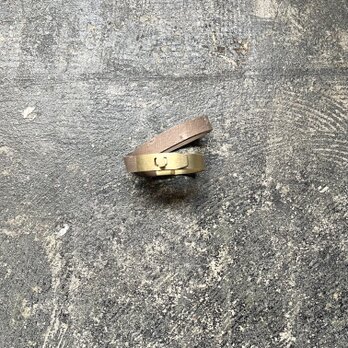 オイルレザースモーキーベージュオーストリッチ型押しブレスレット（スモーキーベージュ×金具マットゴールド）