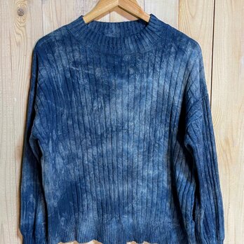 本藍染ニットセーター　袖に真鍮ボタン（絞り染め）　N.00001の画像
