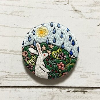 手刺繍オリジナルブローチ＊天気雨の画像