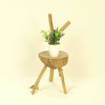 【温泉流木】かわいいバランスの椅子型飾り台スタンド002枝分かれ足 台座 流木インテリアの画像