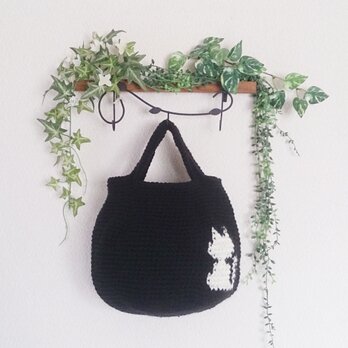 猫バッグ(白猫丸底：黒） ニットバッグ  編み物 麻ひもバッグの画像