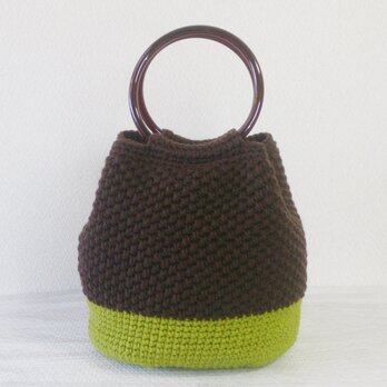 ニットバッグ (リングハンドル2way：チョコ×グリーン） 編み物 麻ひもバッグの画像