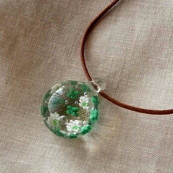 シロツメ草・ありあまる幸せ・4花・ガラス球ネックレス・綿紐の画像
