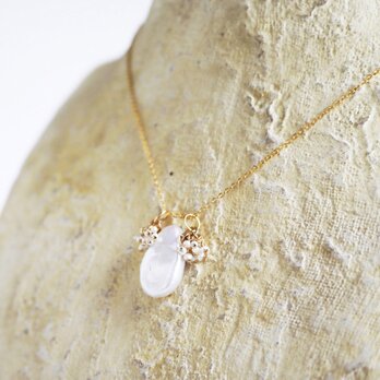 (14kgf)涙型コインパールとケシ真珠のネックレスの画像