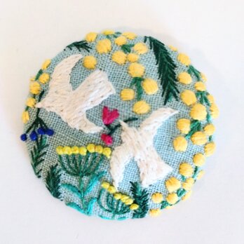 草花の刺繍ブローチ【botanical.mimosa】の画像
