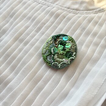 "shinme" 新芽　 新緑の季節を想う　刺繍ブローチの画像