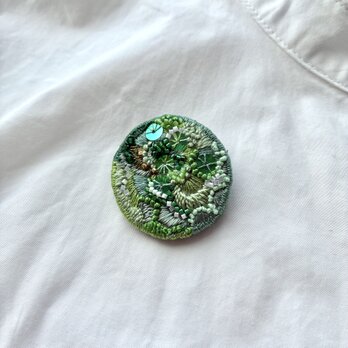 "shinme" 新芽　 新緑の季節を想う　刺繍ブローチ