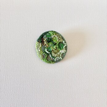 "shinme" 新芽　 新緑の季節を想う　刺繍ブローチ