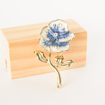 『優雅なお花〜愛らしい青い花、ネモフィラのブローチ』の画像