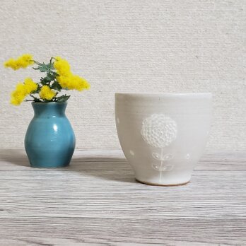 丸いお花とドット柄のフリーカップの画像