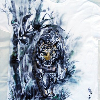 守り見つめる竹藪の虎　注文　手描きシャツ　虎と竹　タペストリー　墨絵風の画像