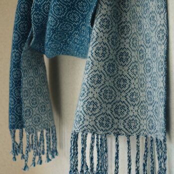 手織りカシミアマフラー・・青に花の画像