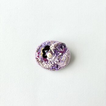 "魅惑のライラック"  再販　オーバル型刺繍ブローチ