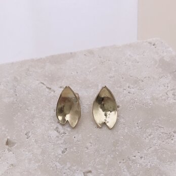 　春待ち　桜のひとひら　真鍮ピアス　パールキャッチ　