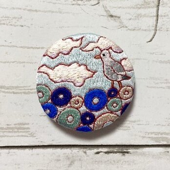 手刺繍オリジナルブローチ＊遠い空を臨むの画像