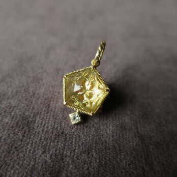 K18 Lemon Quartz Carving Pendant　topの画像