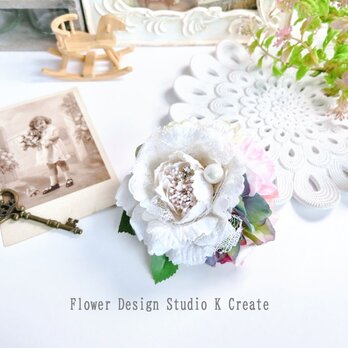 結婚式・卒業式・入学式に♡パールとレースの白い薔薇のコサージュ 　レース　パール　フォーマル　白　謝恩会　入学式　卒業式　結婚式の画像