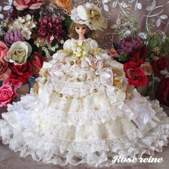 白金のアンネローゼ王妃 可憐でシックなロマンティックホワイトのボリュームフリルドールドレスの画像