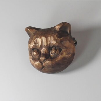 仏師さんの作った猫ブローチの画像