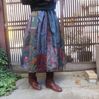 着物リメイクスカート☆渋可愛い大島色々パッチで76cm丈の画像