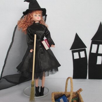 A　人形付　かわいい 魔女人形さん　大人も楽しい着せ替え人形　29cm　小物付　ハロウィンの画像