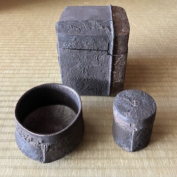 黒釉&黒泥彩　陶箱　(蓋器・水差し)の画像