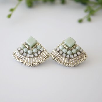 竹ビーズクリスタルビジュー刺繍ピアス(ミントグリーン) ／誕生日・贈り物にも