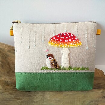 手刺繍ポーチ アマヤドリ（雀とベニテングタケ）