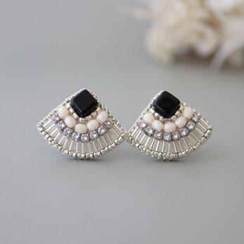 竹ビーズクリスタルビジュー刺繍イヤリング(ブラック) ／誕生日・贈り物にも