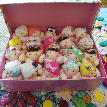 赤ちゃん人形20個（箱付き）の画像