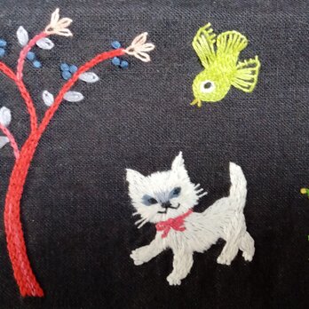 一点物　手刺繍☆リネンのポーチ☆森をお散歩猫ちゃんの画像